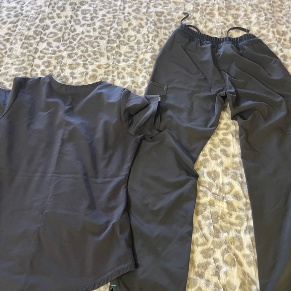 Scrub set - Picture 2 of 5